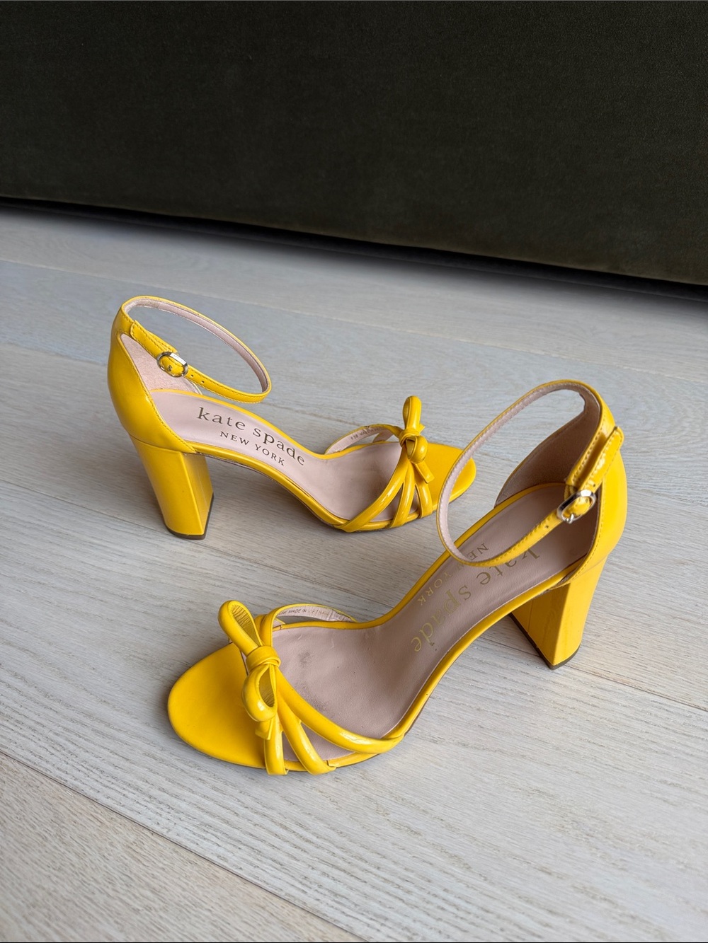 Kate Spade New York Bow Patent Block-Heel Sandals Size 8.5 Shoes Yellow